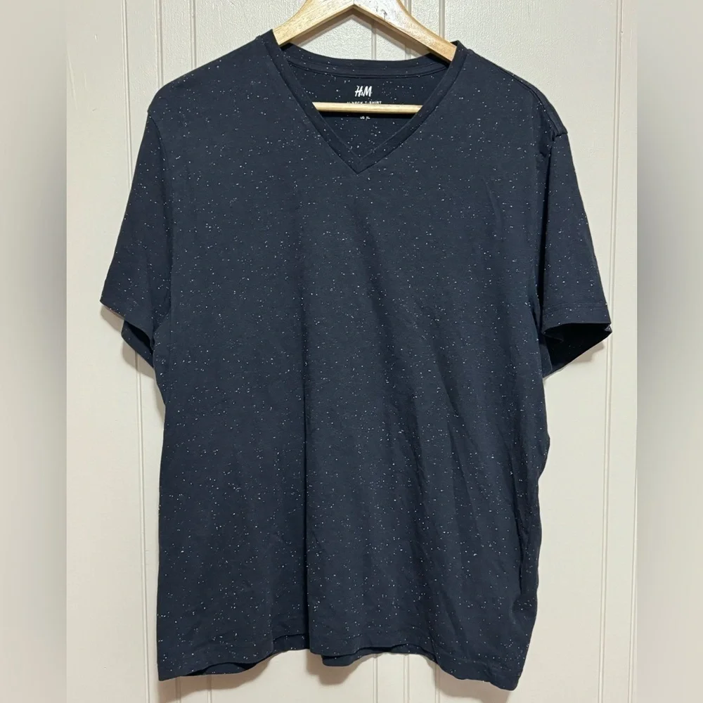 Mens H&M XL black/white v-neck tee
